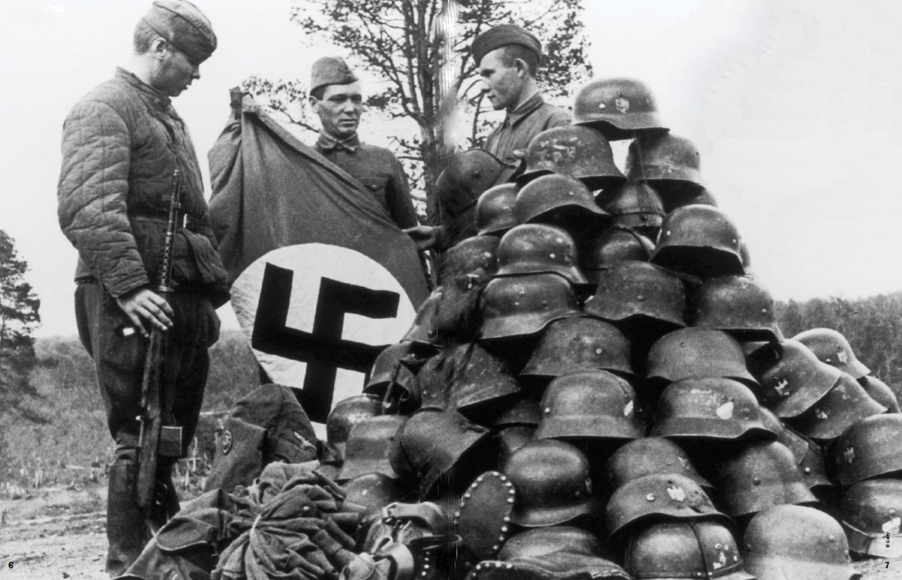 Фашистские 18. Фашистские солдаты 1941-1945. Каска третьего рейха 1941-1945. Трофейные немецкие каски в красной армии.