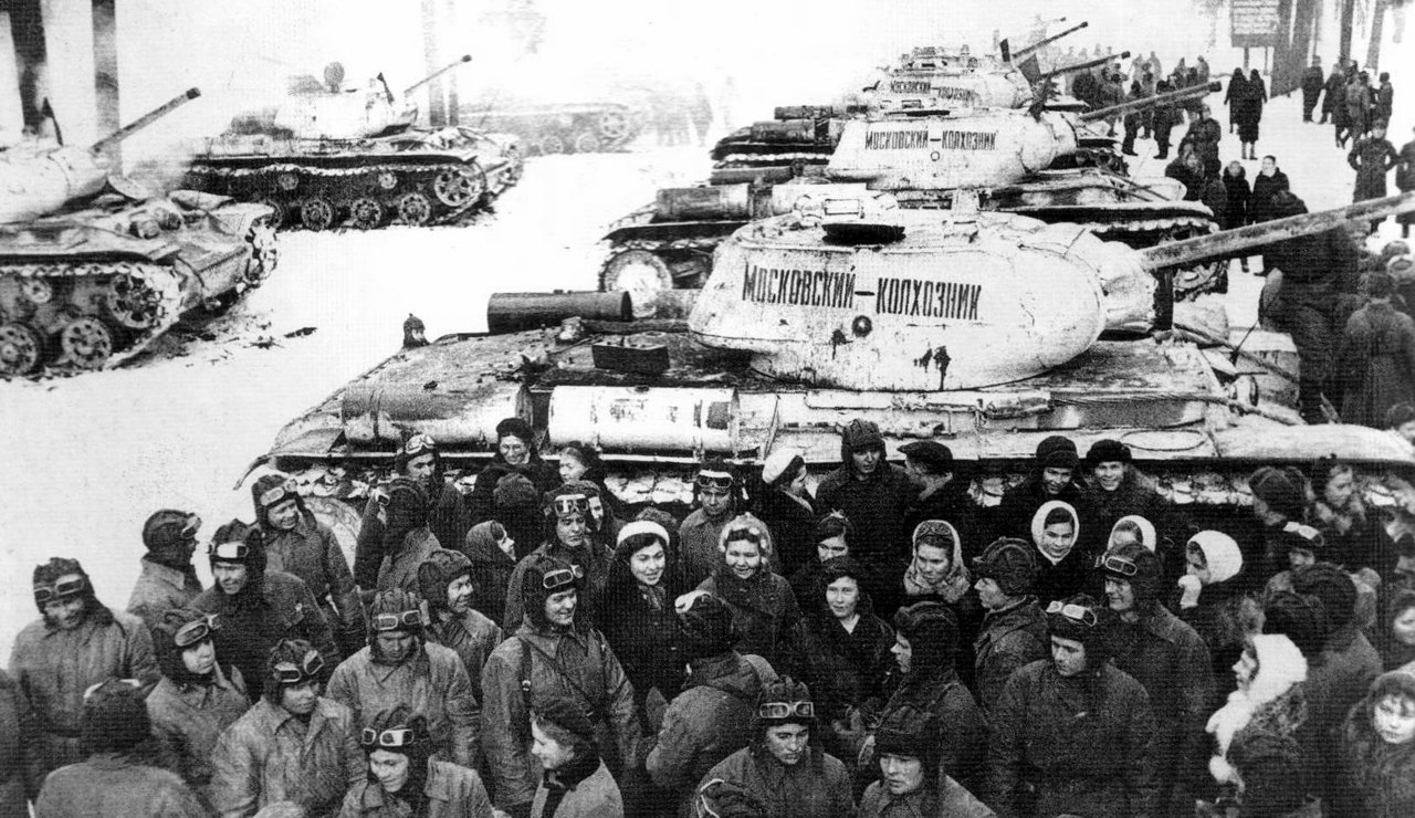 10 декабря 1942 года. Делегация колхозников передает танки КВ-1С