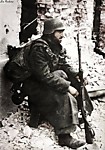 Немецкий солдат в окружённом Сталинграде, декабрь 1942 г.